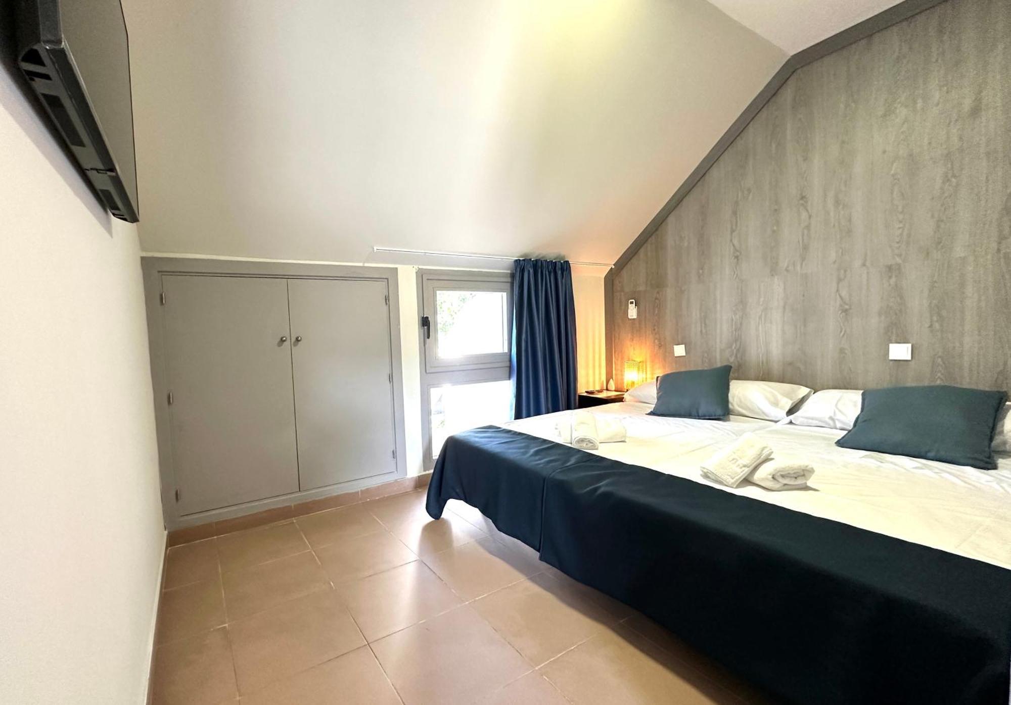 Hostal Myd Pantano Pelayos de la Presa エクステリア 写真