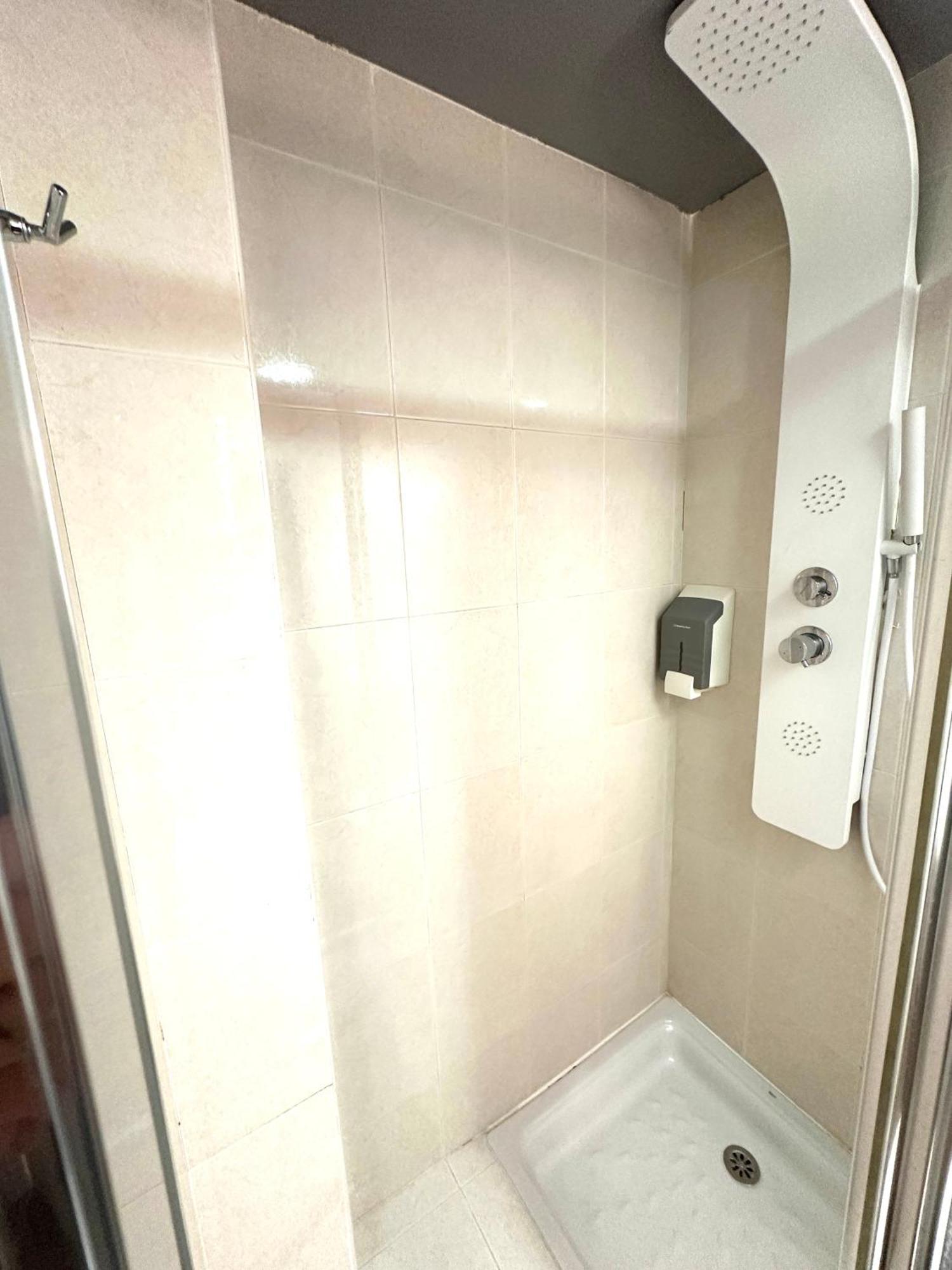 Hostal Myd Pantano Pelayos de la Presa エクステリア 写真
