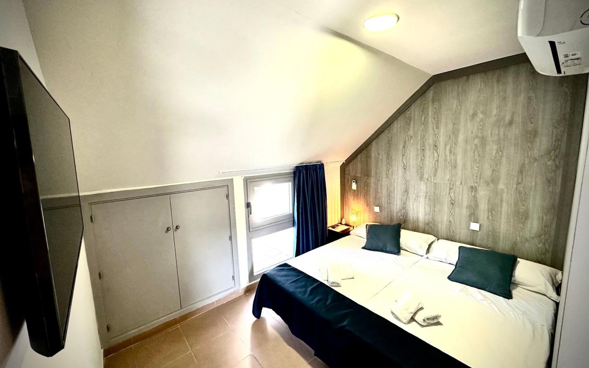 Hostal Myd Pantano Pelayos de la Presa エクステリア 写真