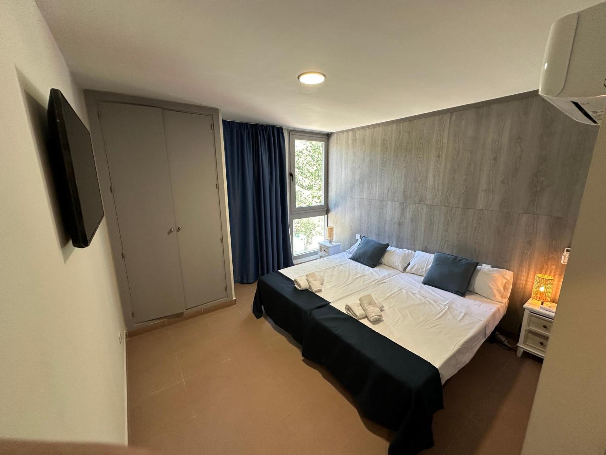 Hostal Myd Pantano Pelayos de la Presa エクステリア 写真