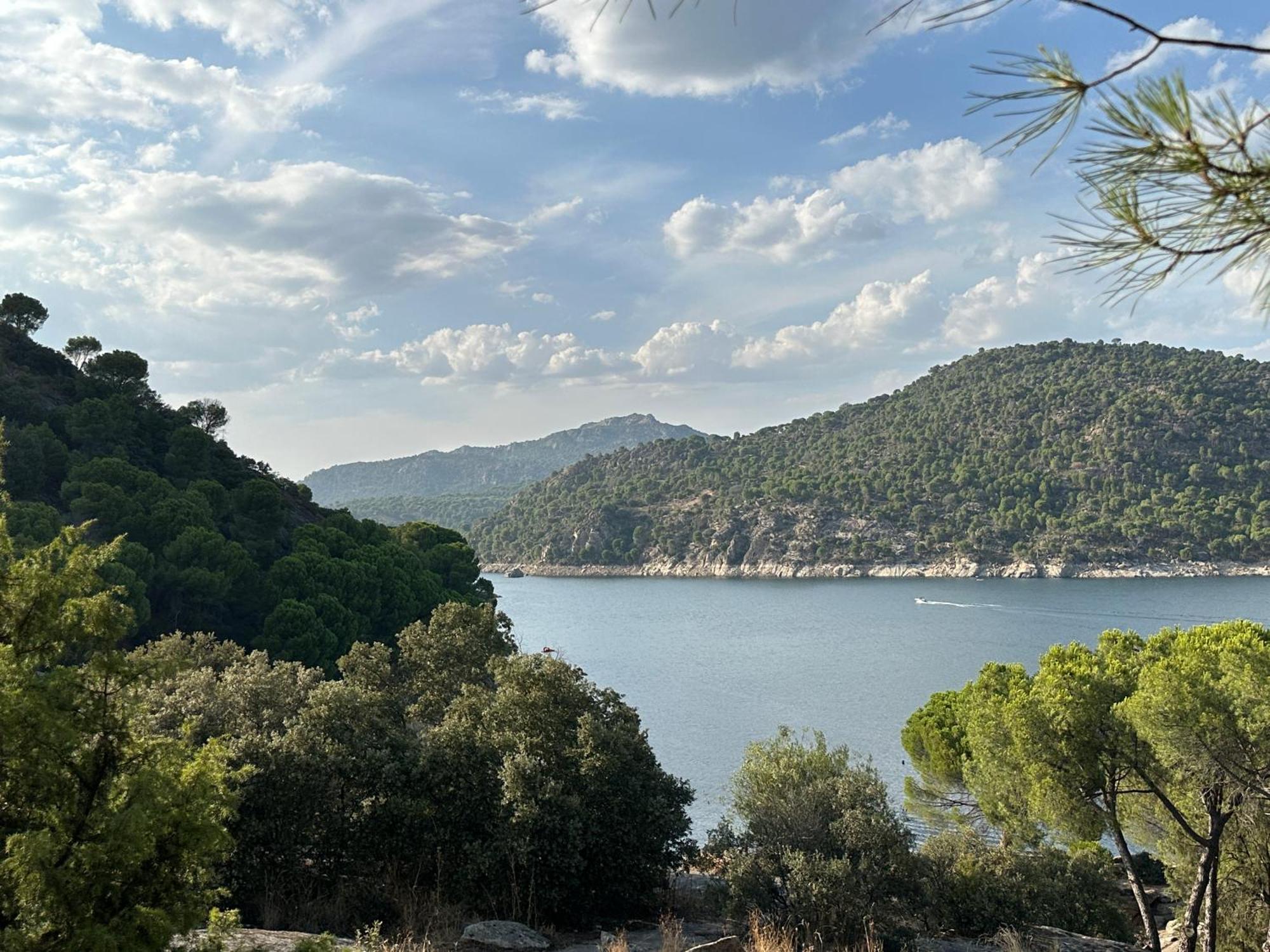 Hostal Myd Pantano Pelayos de la Presa エクステリア 写真