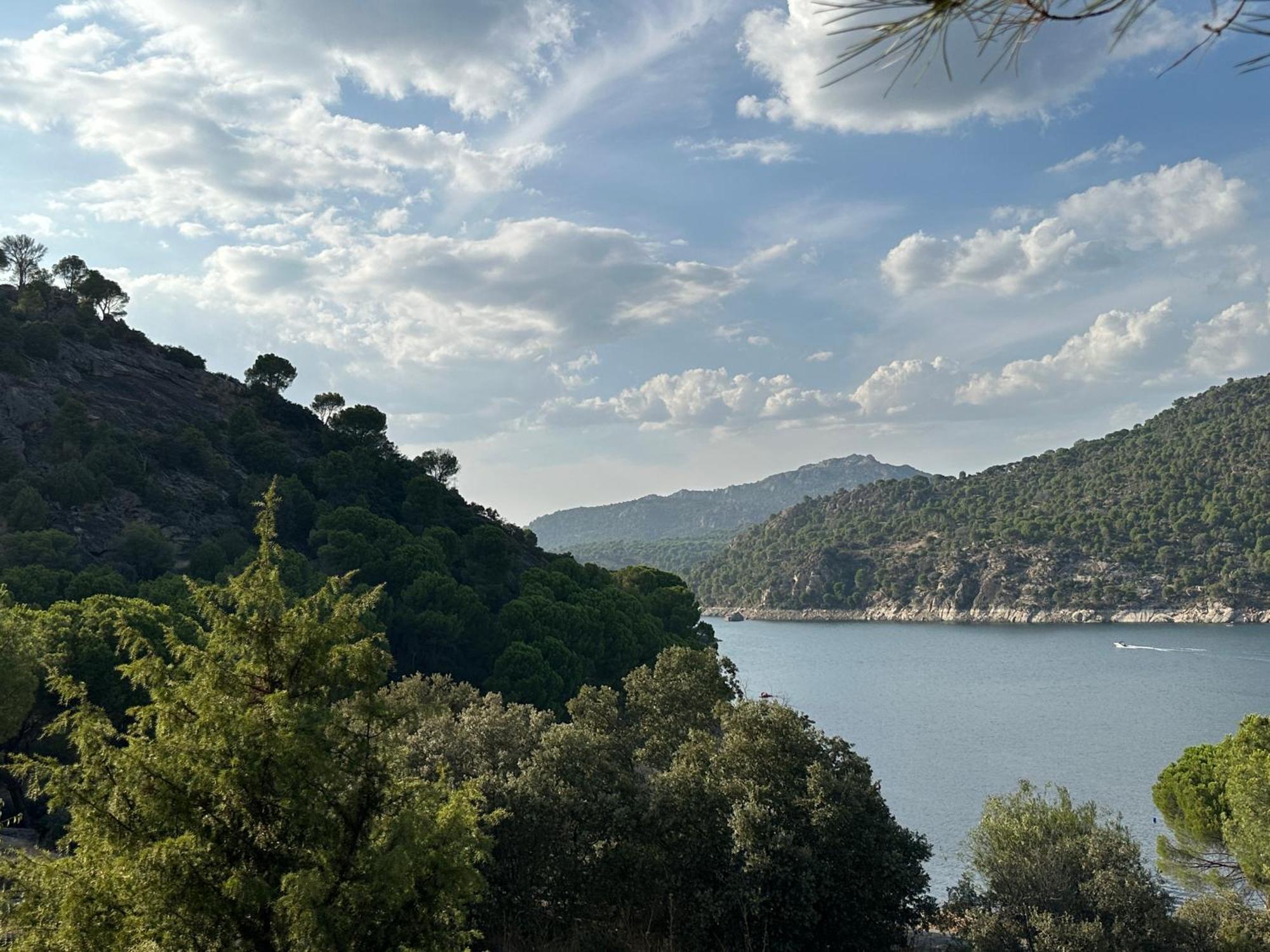 Hostal Myd Pantano Pelayos de la Presa エクステリア 写真
